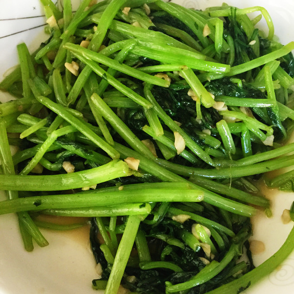 炒茼蒿的家常做法(炒茼蒿的家常做法图片)