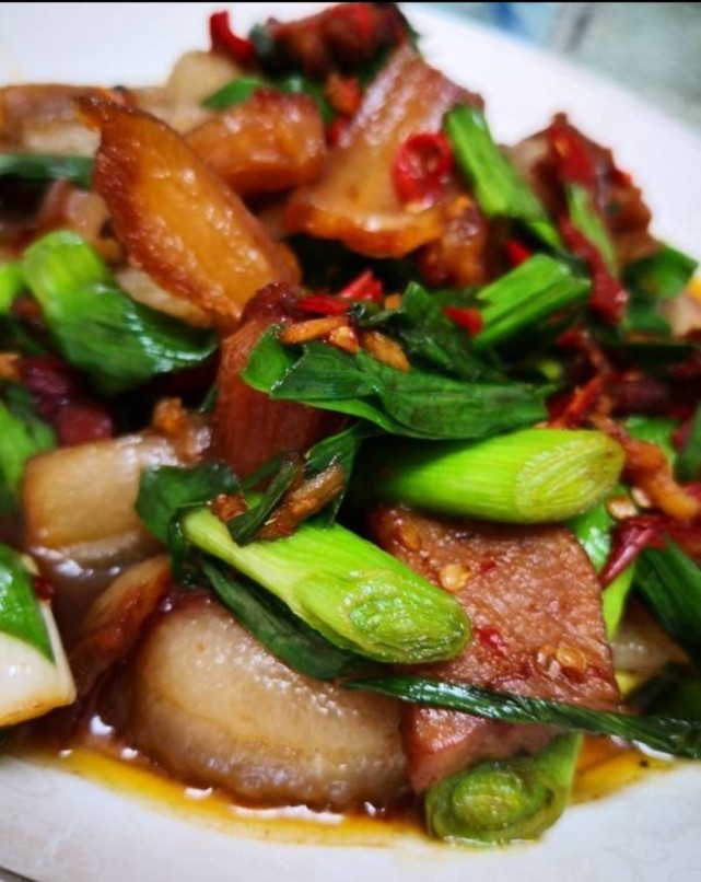 腊肉蒜苗的做法(腊肉蒜苗的做法视频)