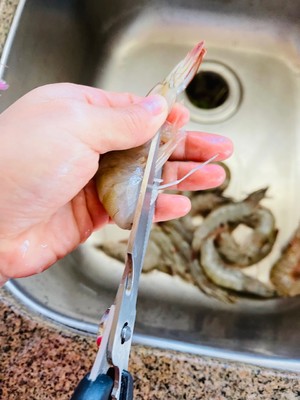 开边虾怎么切(开边虾怎么做最好吃)
