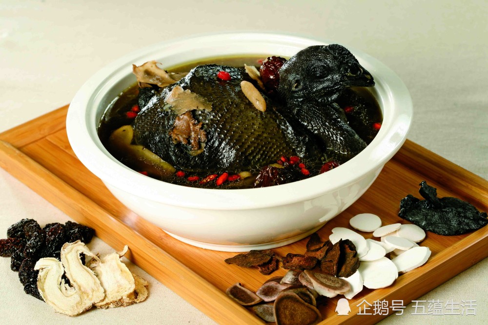 乌骨鸡汤(乌骨鸡汤功效)