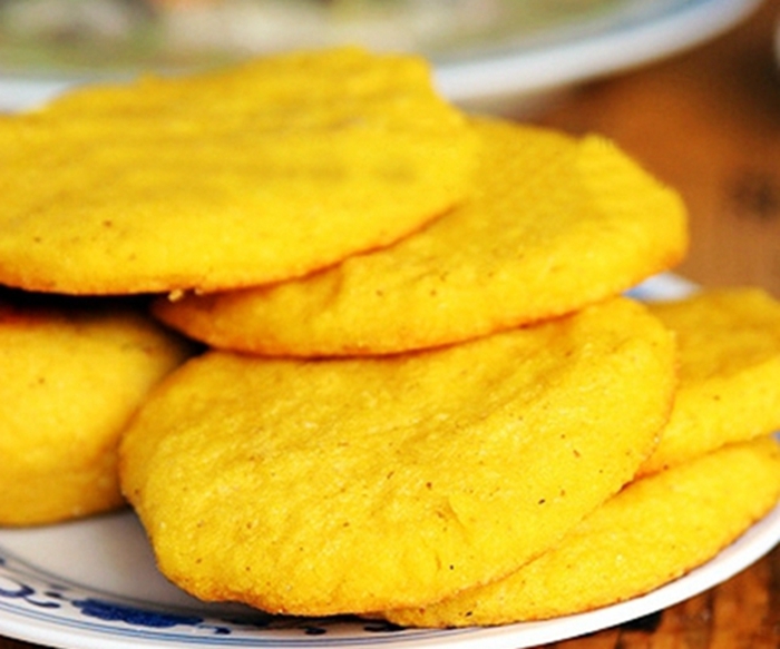 贴饼子的家常做法(贴饼子的家常做法和面)