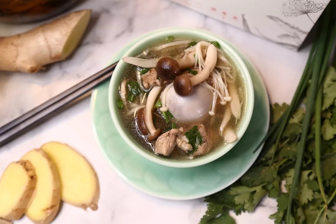 菌菇汤(菌菇汤隔夜加热可以喝吗)