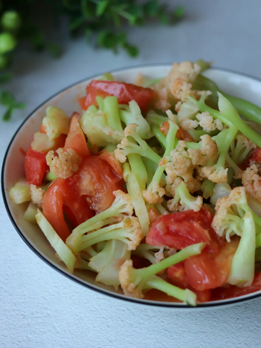 菜花炒西红柿(菜花炒西红柿炒肉的做法)