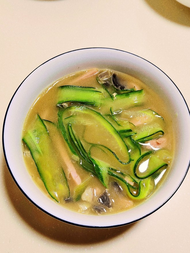 皮蛋黄瓜汤怎么做(皮蛋黄瓜汤的功效与作用)