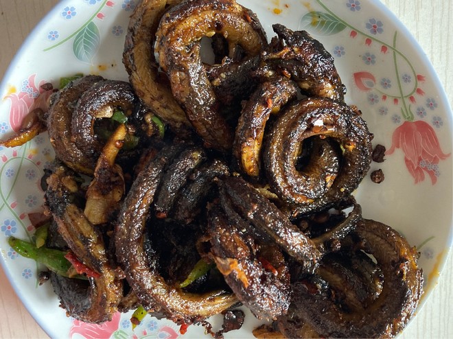 盘龙鳝是一道什么菜呢,它究竟是怎样的做法呢龙鳝既非龙,也非鳝,用的