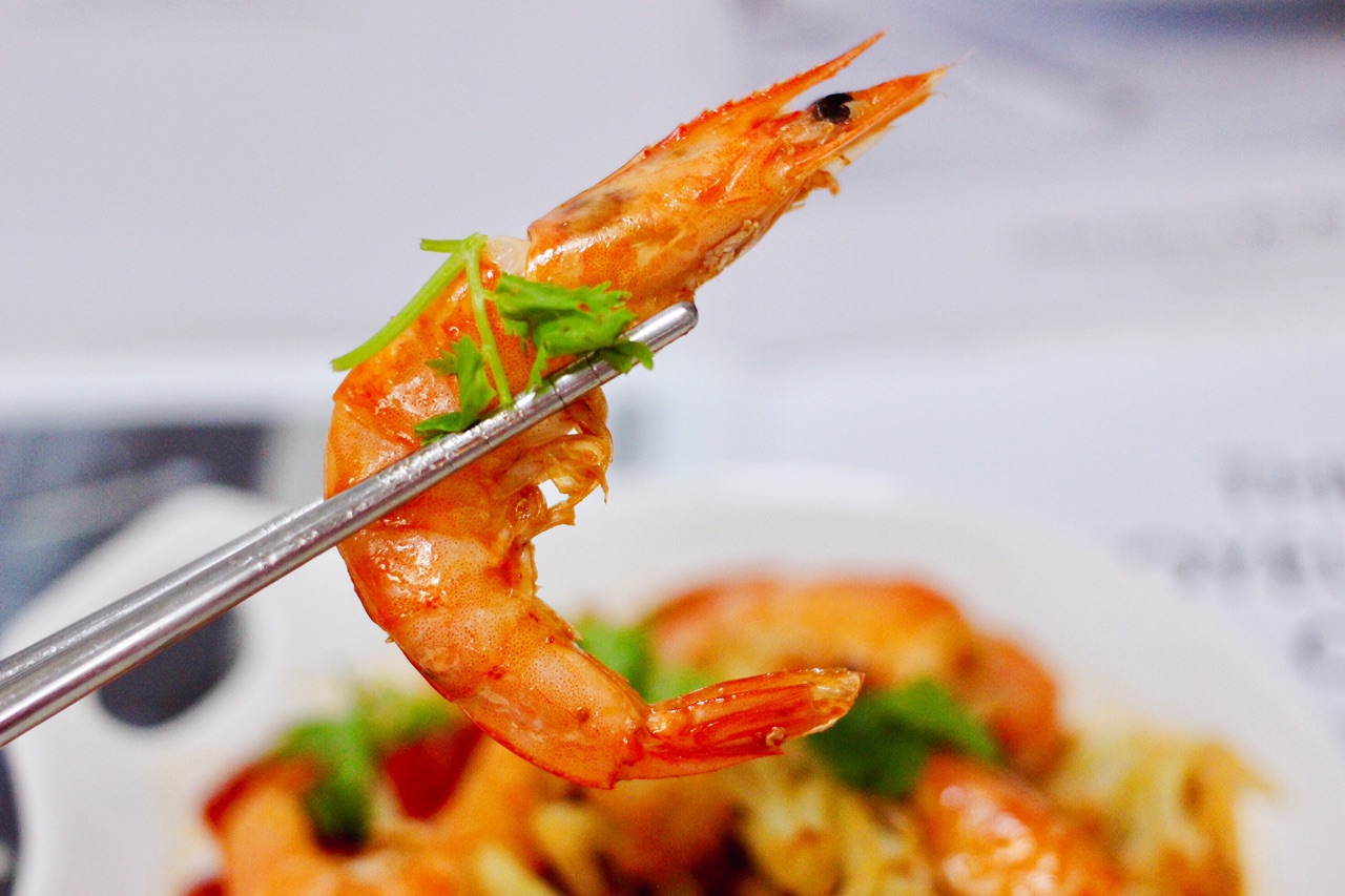 蒜蓉炒虾的做法(蒜蓉炒虾的做法窍门)