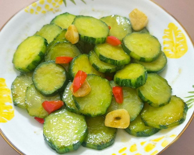家常炒黄瓜的做法(家常凉拌黄瓜的做法)