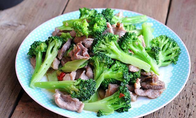 西兰花炒瘦肉(西兰花炒瘦肉小孩能吃吗)