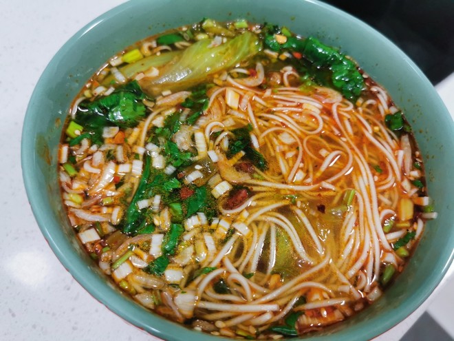 酸辣汤面(酸辣汤面条最简单的做法)