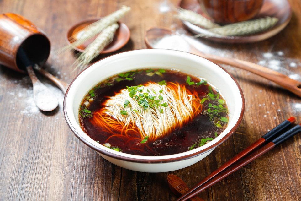 红汤面(红汤面和白汤面的区别)